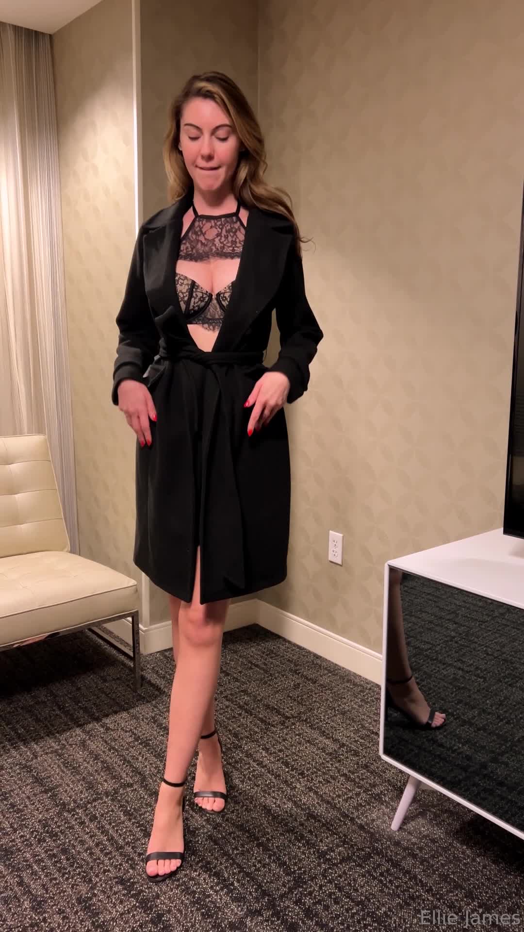 Video 876166 from Lady In The Streets / elliejames