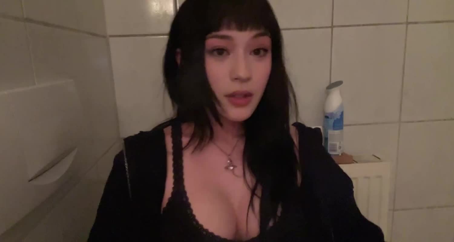 Video 876641 from JadeyAnh | vylerria