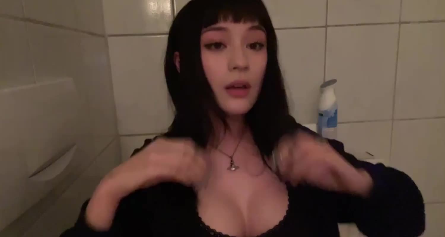 Video 876675 from JadeyAnh | vylerria