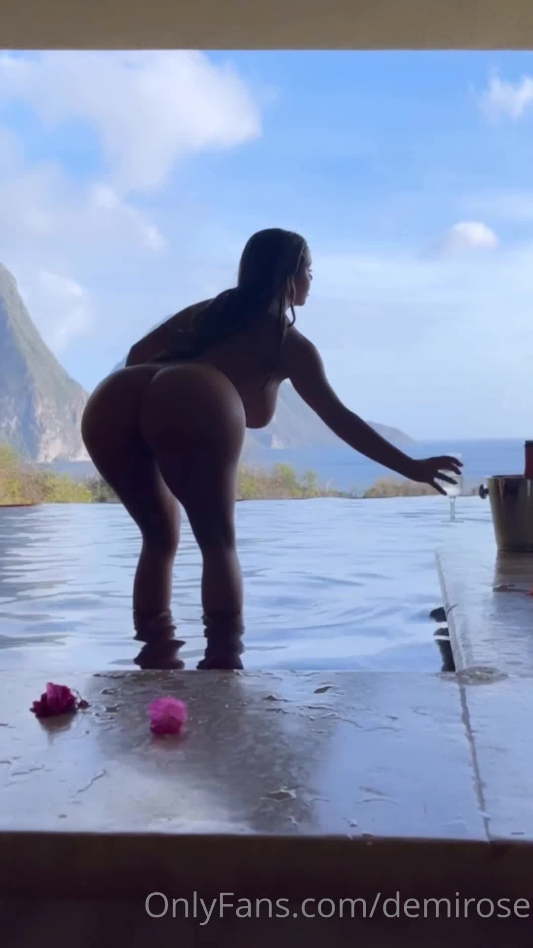 Video 876777 from Demi Rose Mawby