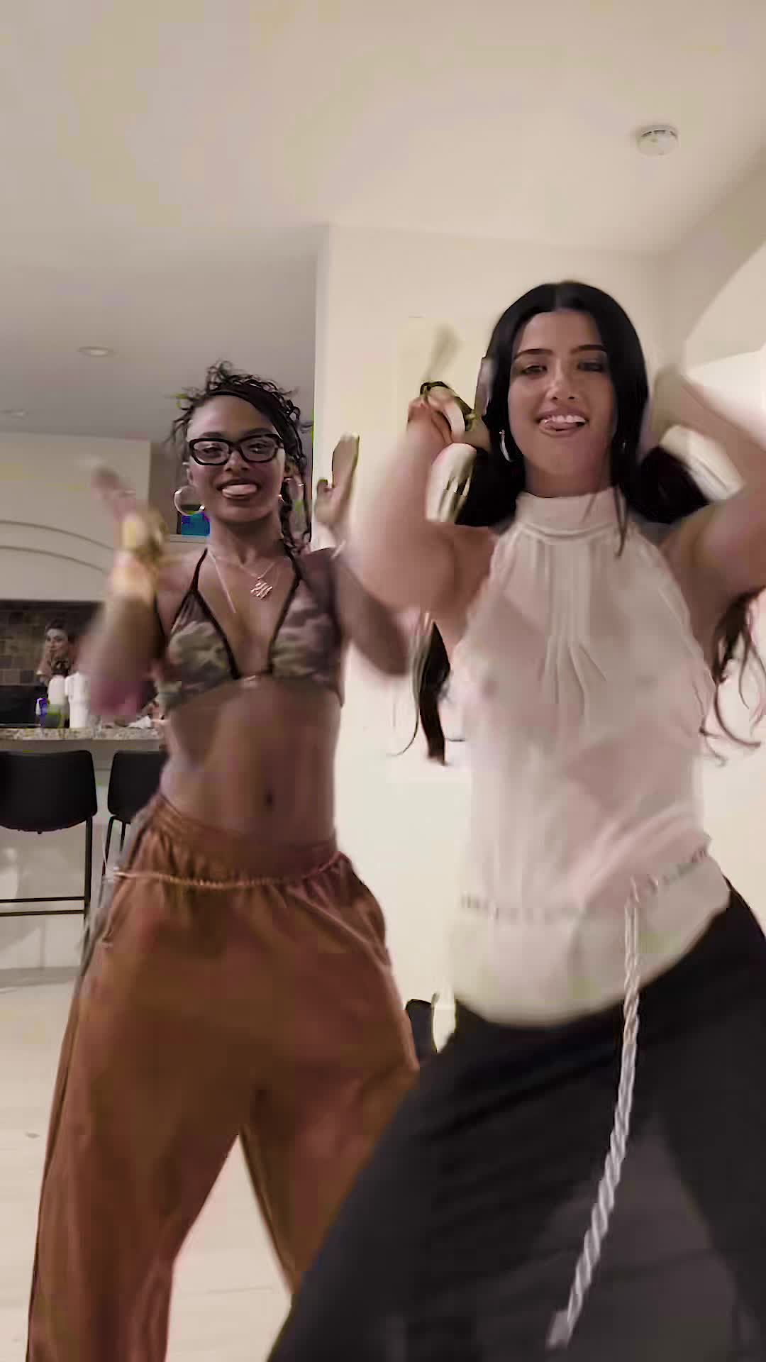 Video 877801 from Charli D'Amelio / Charli Damelio