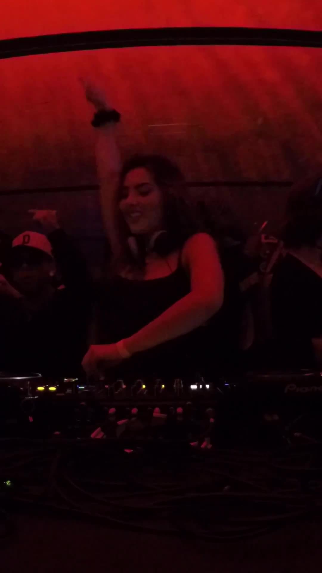 Video 877863 from Andrea Botez (leaks = ban)