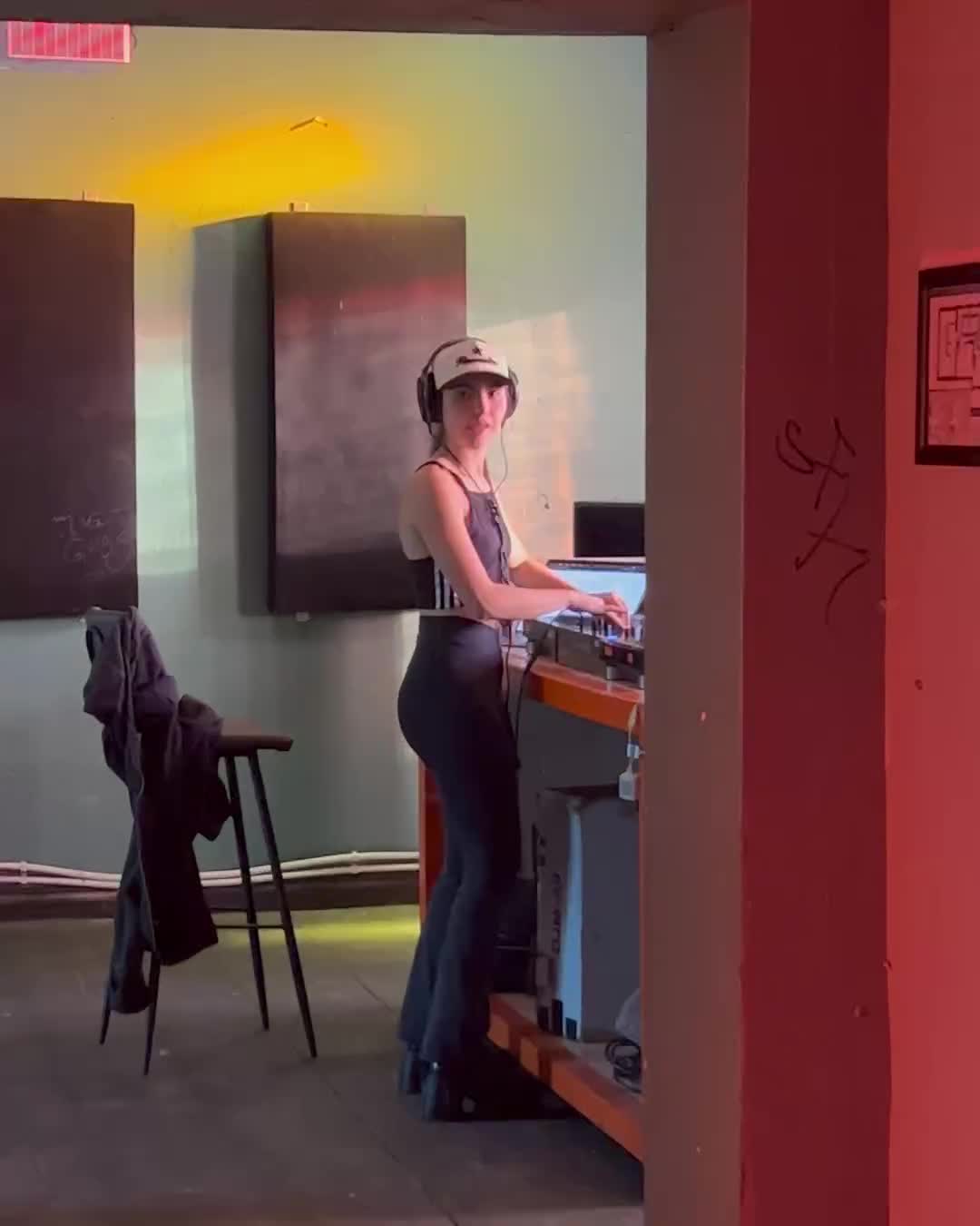 Video 878347 from Andrea Botez (leaks = ban)