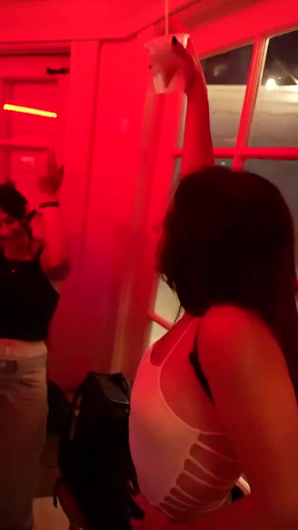 Video 879010 from Andrea Botez (leaks = ban)