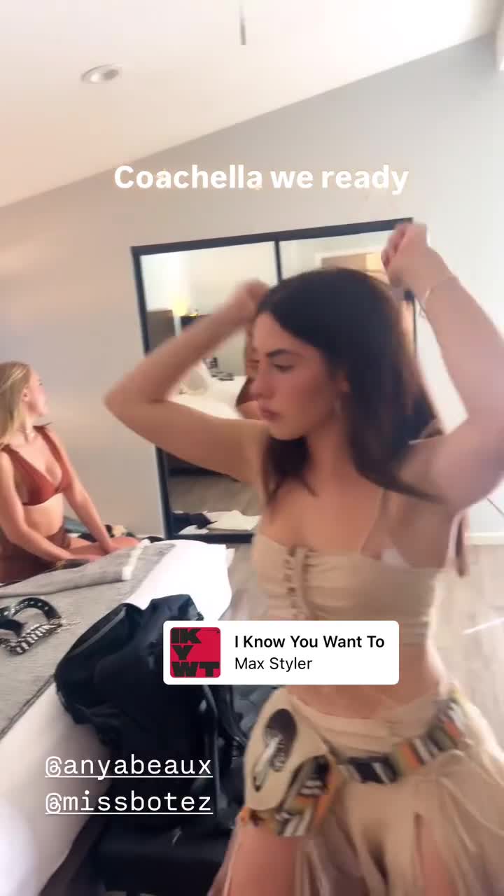 Video 879170 from Andrea Botez (leaks = ban)
