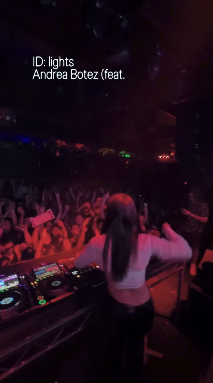 Video 879305 from Andrea Botez (leaks = ban)
