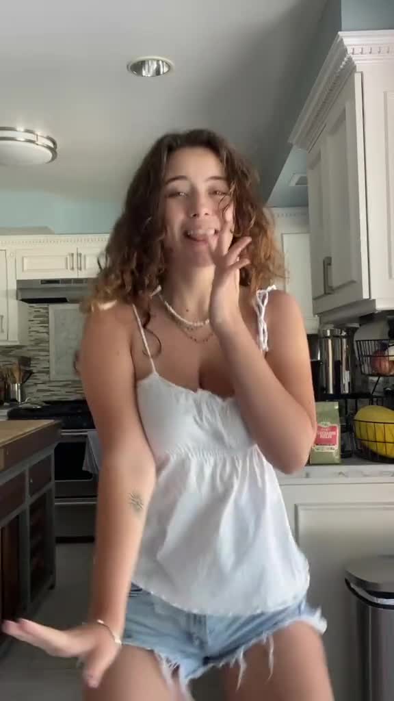 Video 879494 from Hotblockchain / Emily Cocea / cryptobaddie1