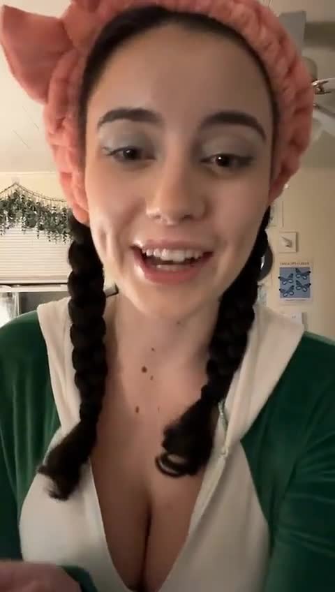 Video 879551 from Hotblockchain / Emily Cocea / cryptobaddie1
