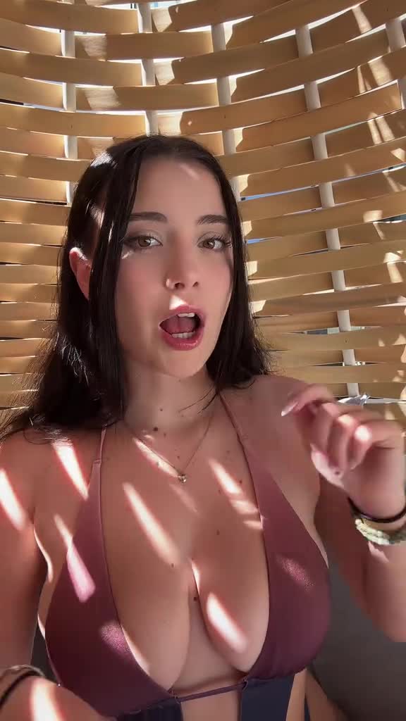 Video 880965 from Hotblockchain / Emily Cocea / cryptobaddie1
