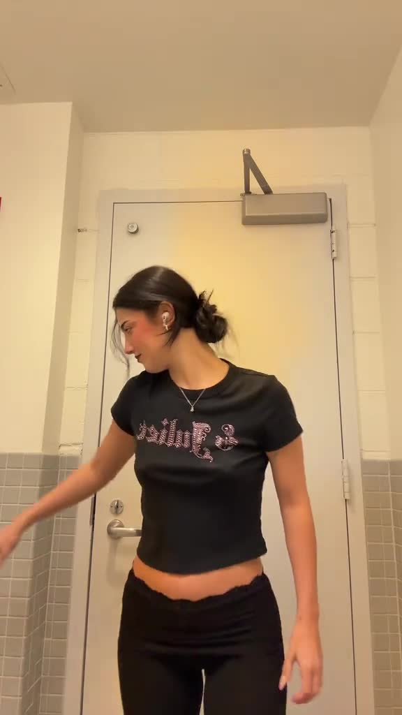 Video 882792 from Charli D'Amelio / Charli Damelio