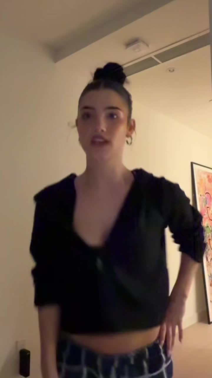 Video 882897 from Charli D'Amelio / Charli Damelio