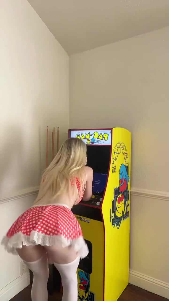 Video 883869 from MSFIIIRE | Emily Taylor | lilly_bloomes | lillyblooms