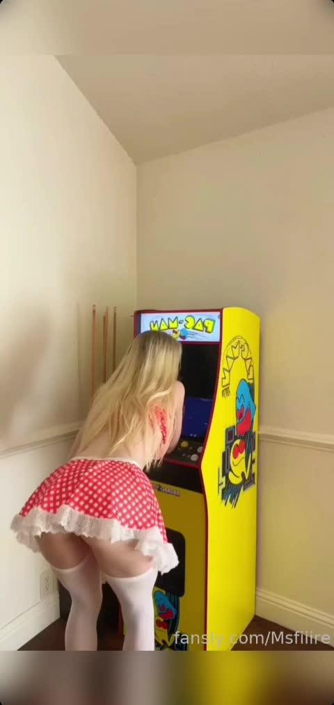 Video 883882 from MSFIIIRE | Emily Taylor | lilly_bloomes | lillyblooms