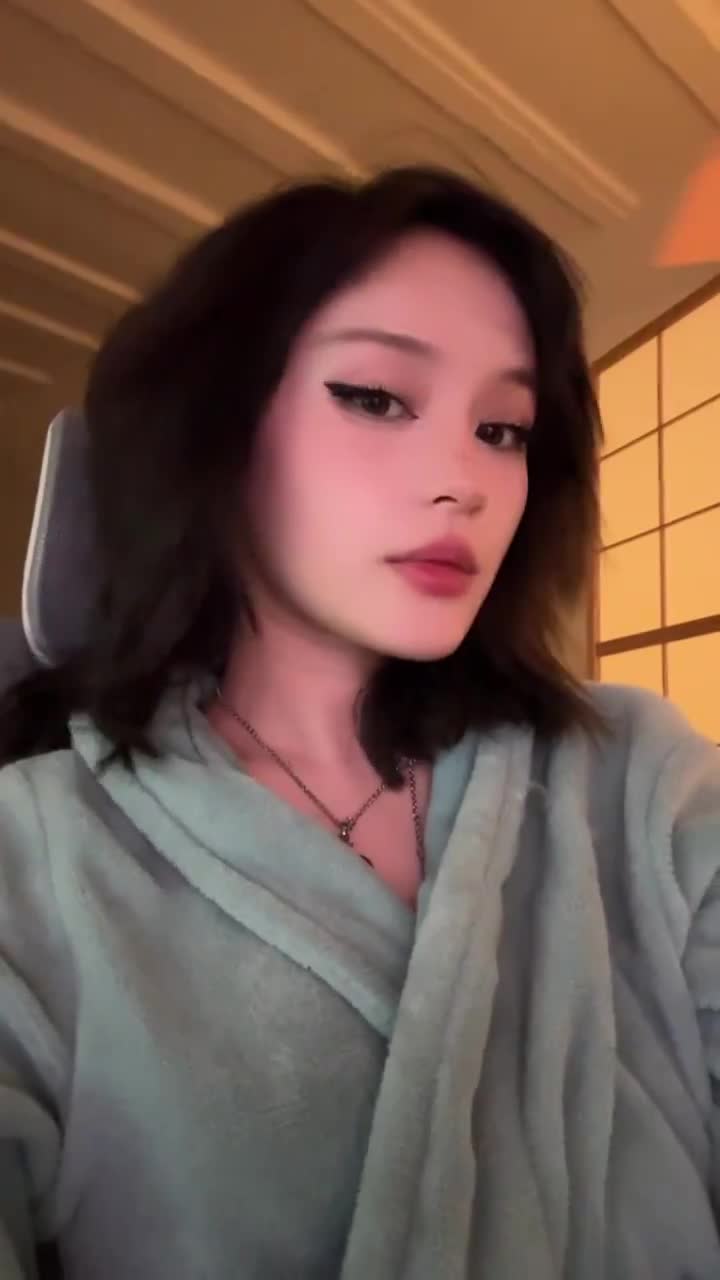 Video 884667 from JadeyAnh | vylerria