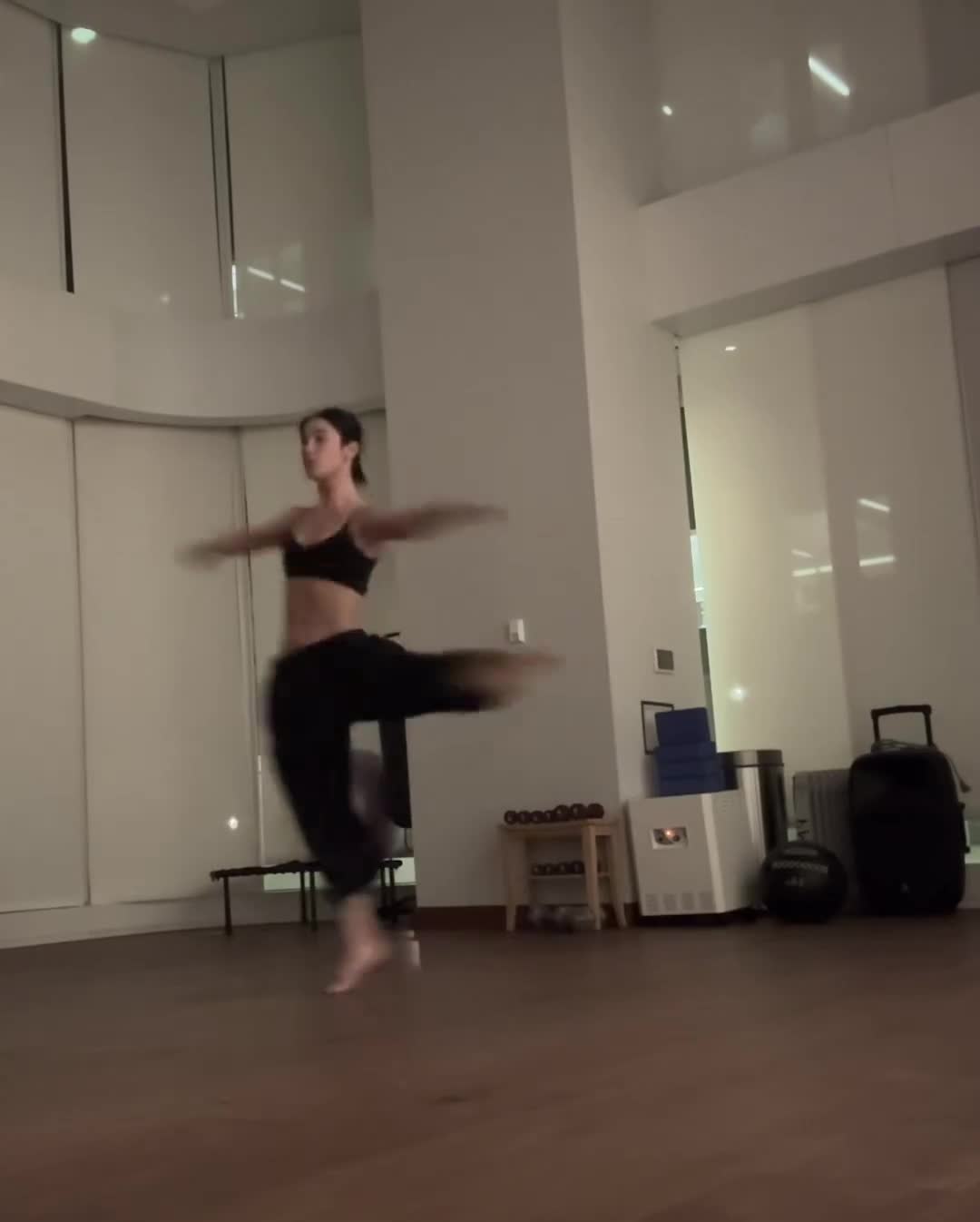 Video 888945 from Charli D'Amelio / Charli Damelio