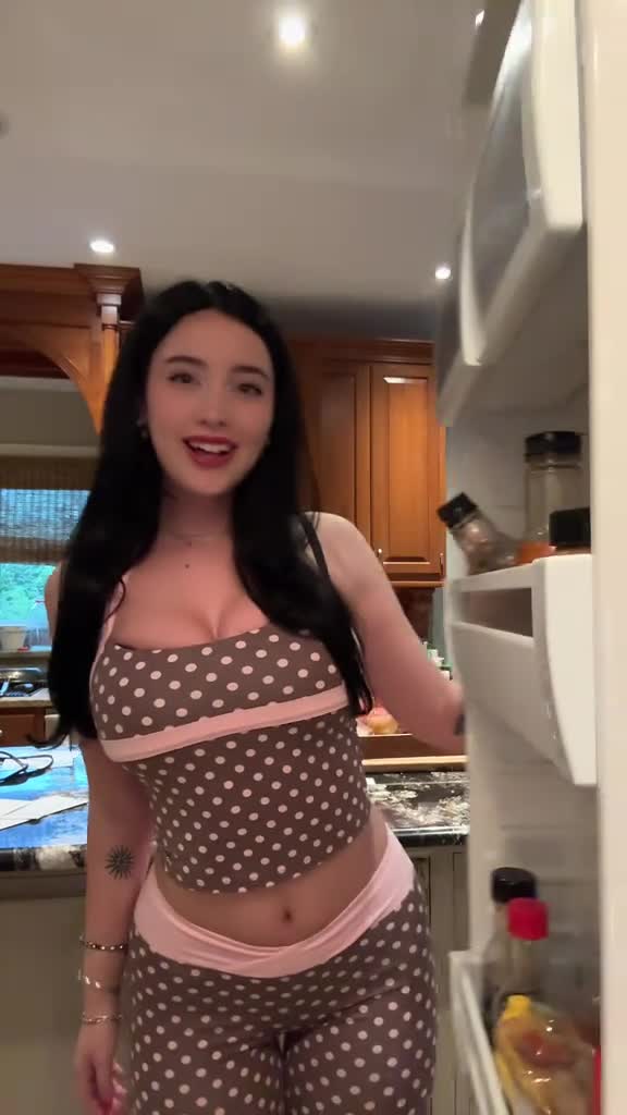 Video 889692 from Hotblockchain / Emily Cocea / cryptobaddie1