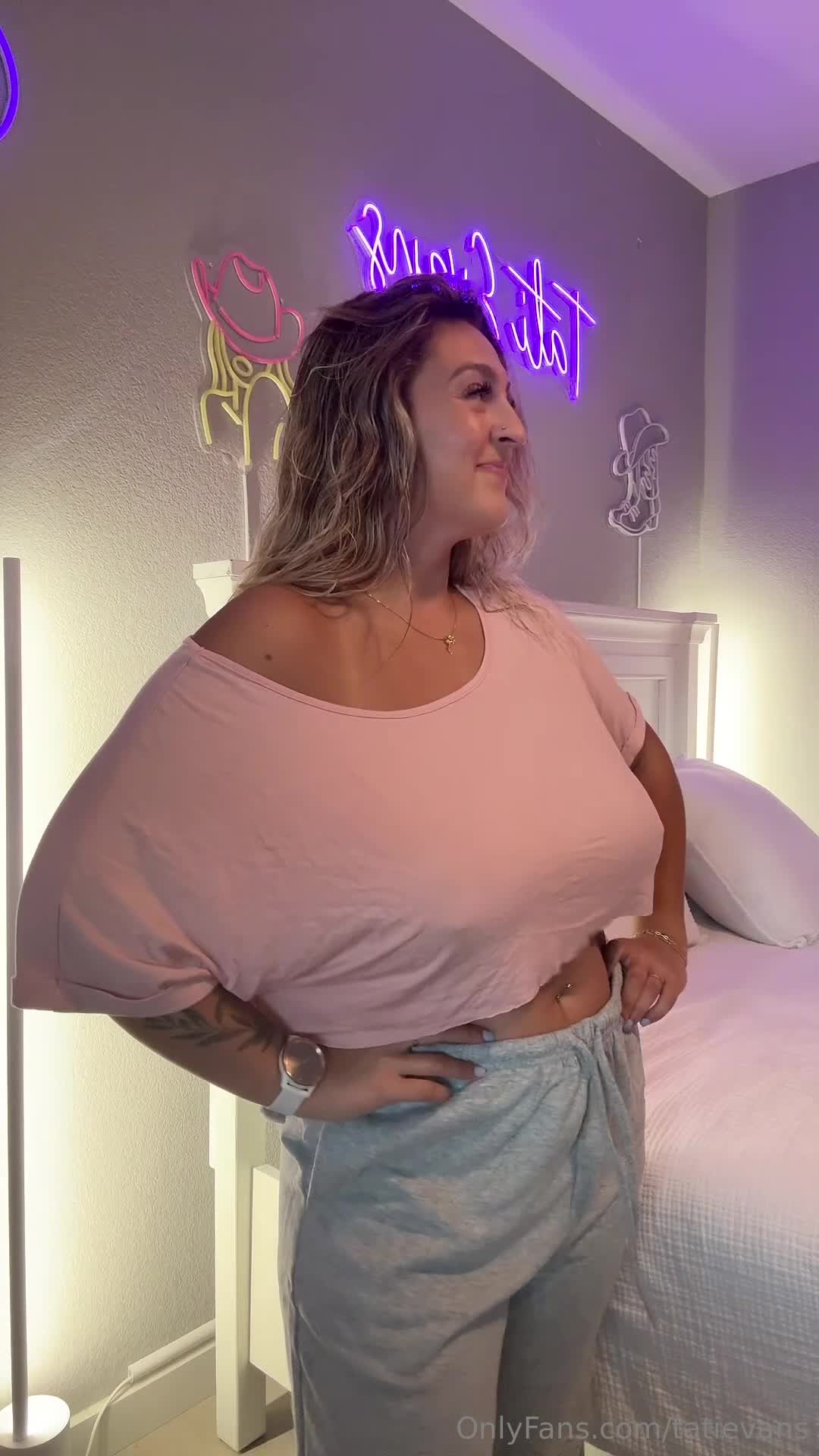 Video 889912 from xoxo_t | tatievans | Funwithtati | Tati_tactical