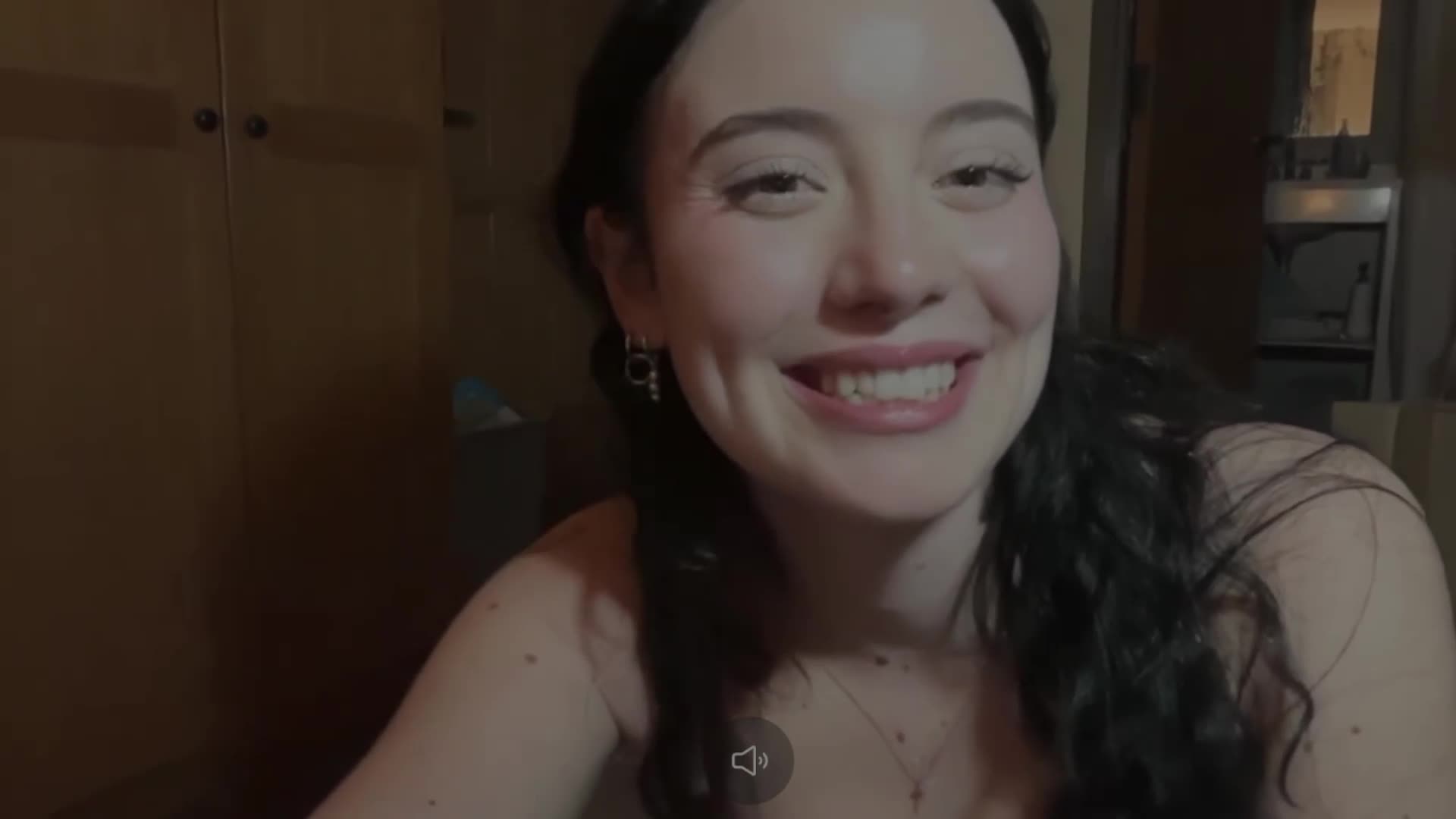 Video 890282 from Hotblockchain / Emily Cocea / cryptobaddie1