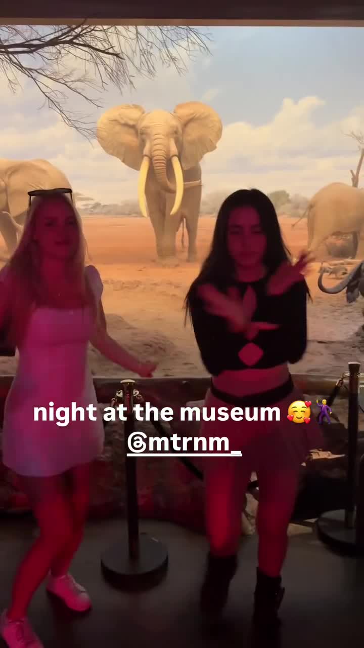 Video 891890 from Andrea Botez (leaks = ban)