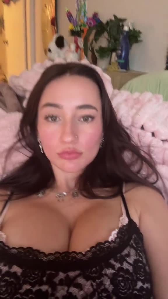 Video 892624 from Nnevelpappermann | Devon Shae