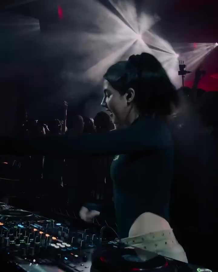 Video 894505 from Andrea Botez (leaks = ban)