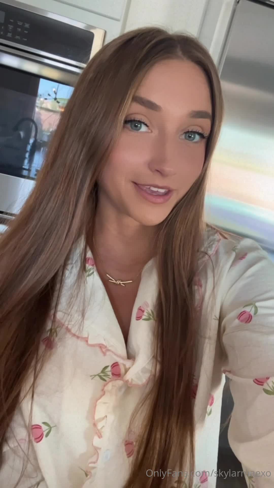 Video 899335 from Skylar Mae / skylarmaexo