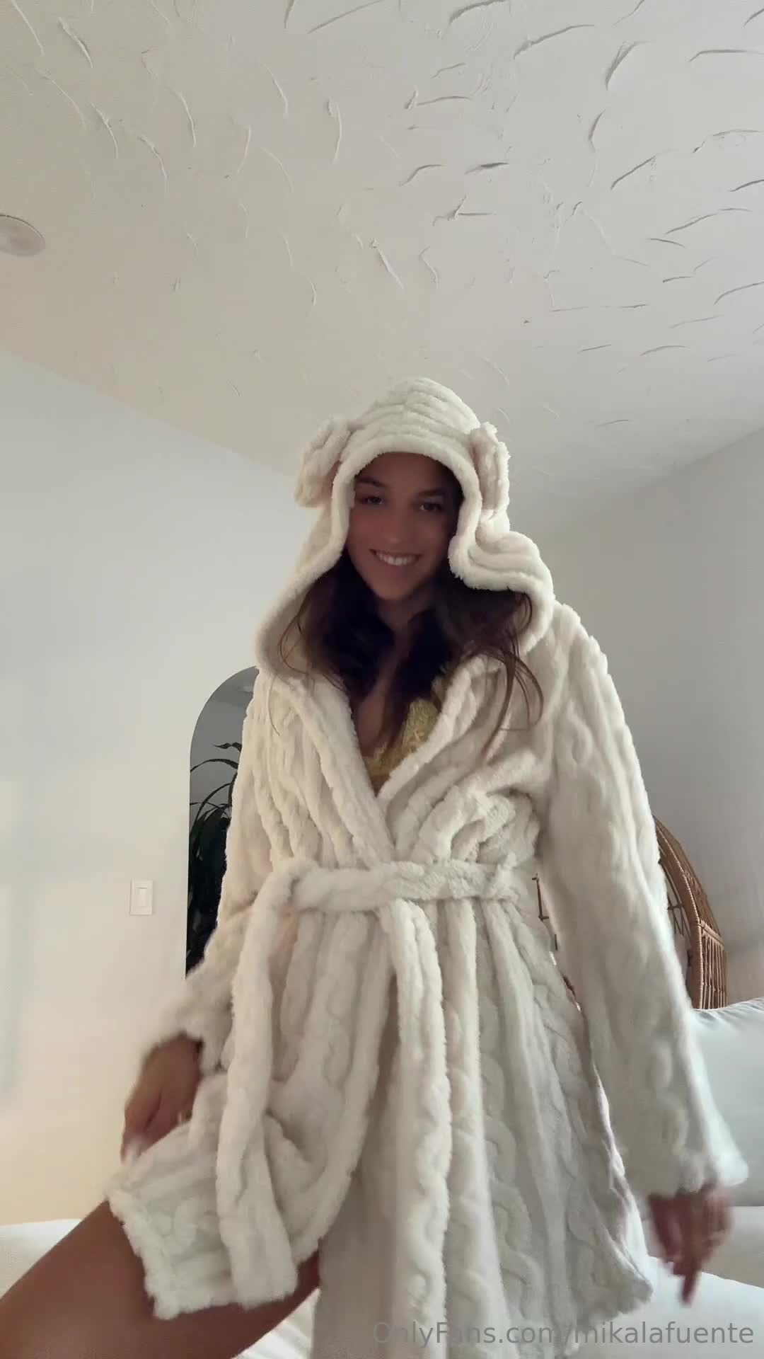 Video 900474 from Mikaela Lafuente / Mika Lafuente