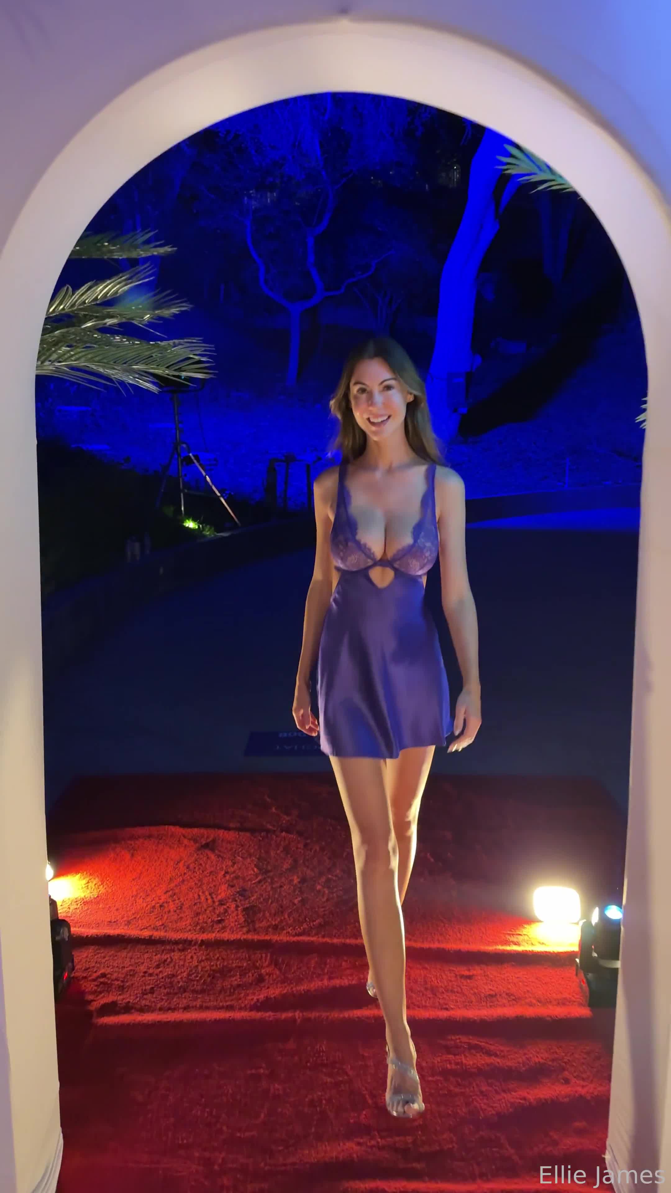 Video 905092 from Lady In The Streets / elliejames