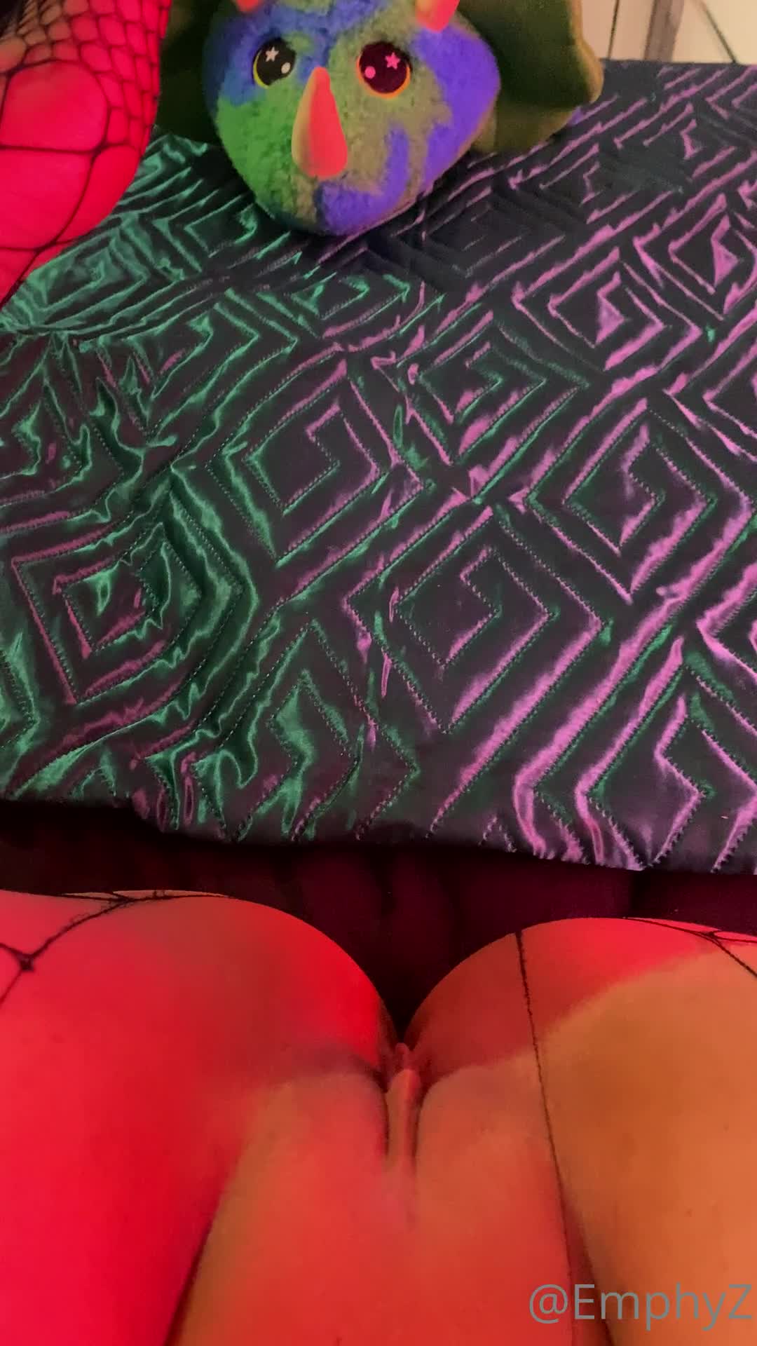 Video 911440 from Emphyz