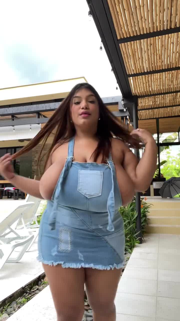 Video 915533 from Angie Bravo / AngieFoxxyLove / HugeTitsAngie