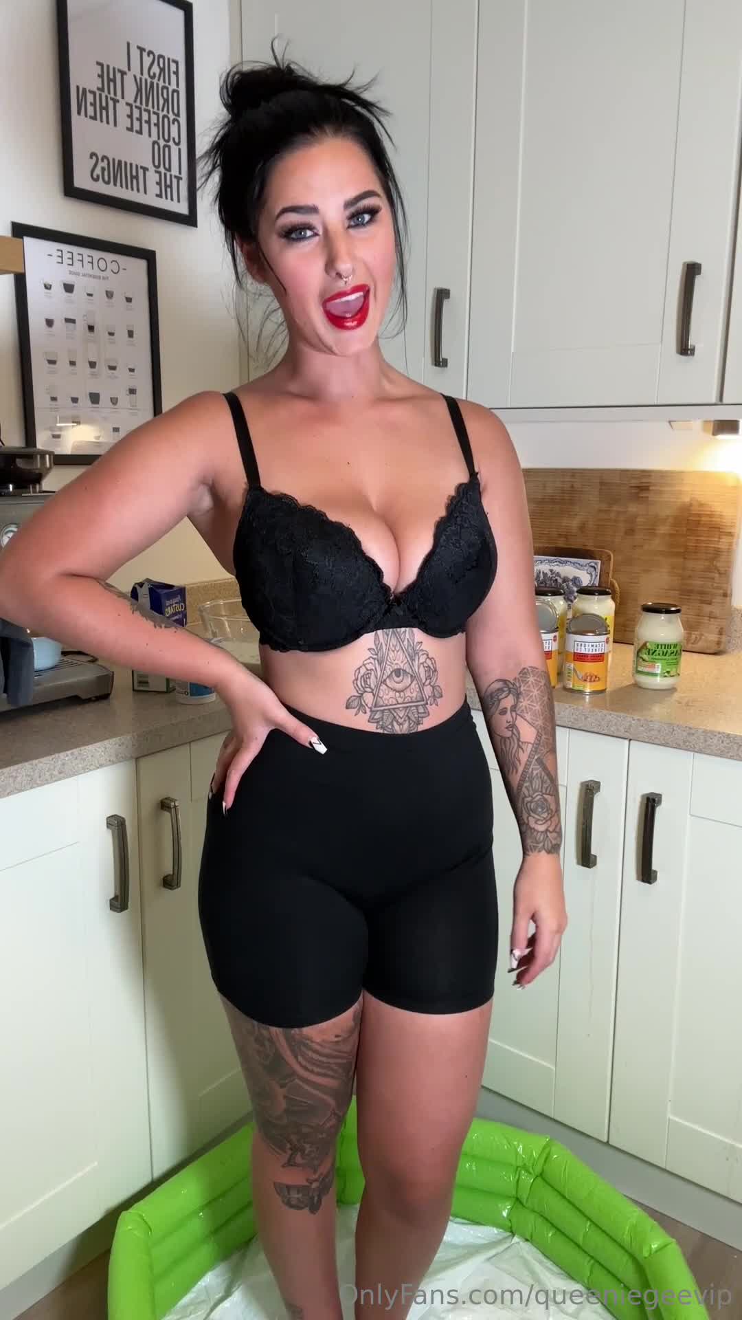 Video 921919 from itsyourqueengee / Queenie / Queen G