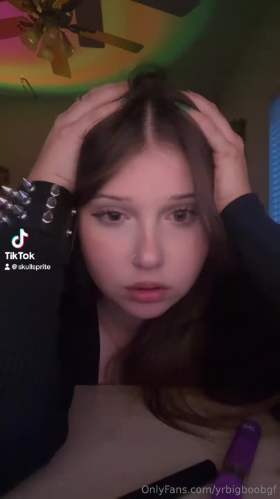 Video 924628 from Emma Kelley | yrbigboobgf