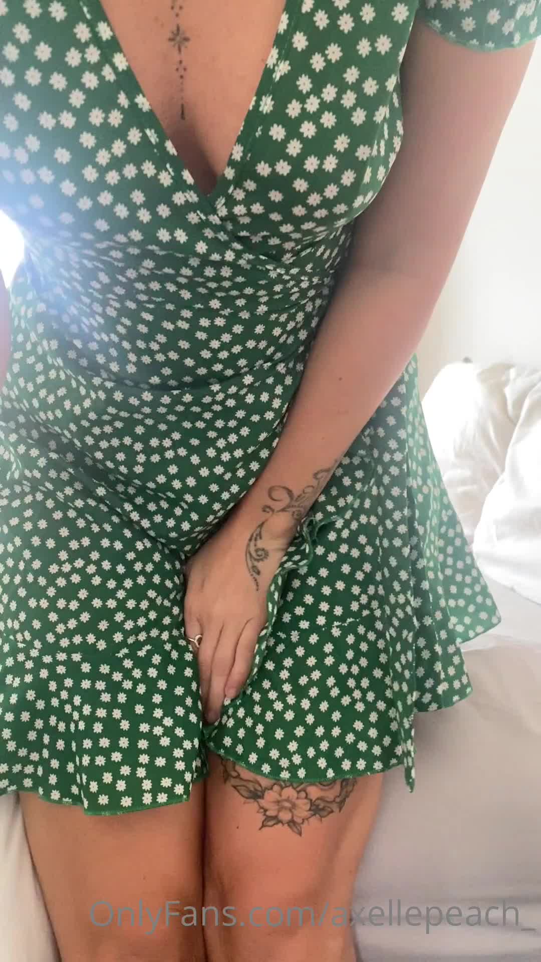 Video 928996 from Axellepeach_