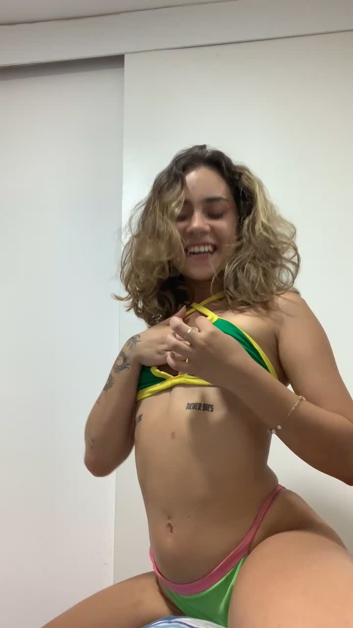 Video 940039 from Bruna Rios (riosbruna_ / brubsrios)
