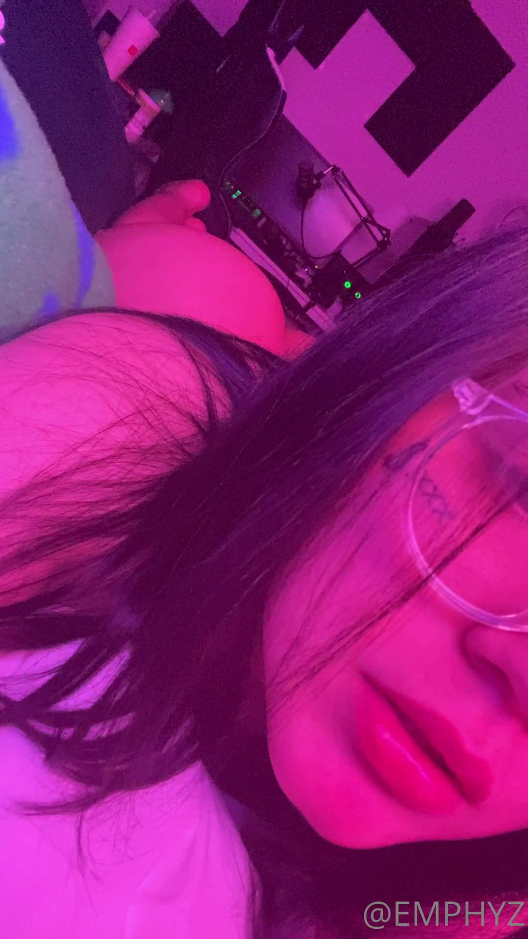 Video 940276 from Emphyz