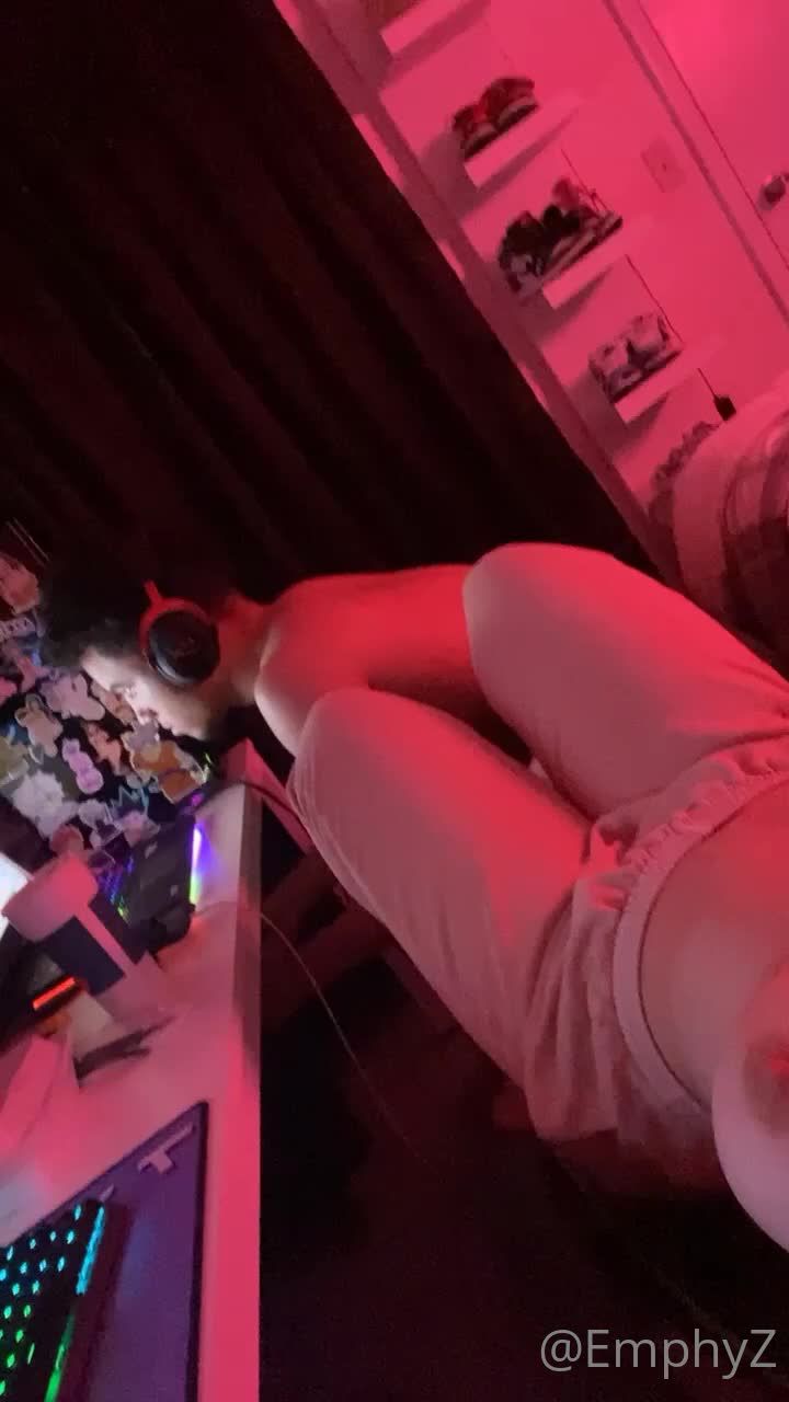 Video 940332 from Emphyz