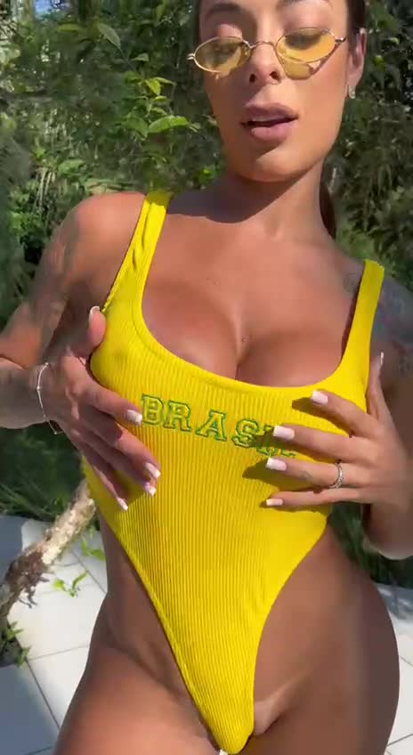 Video 942842 from Monique Amin