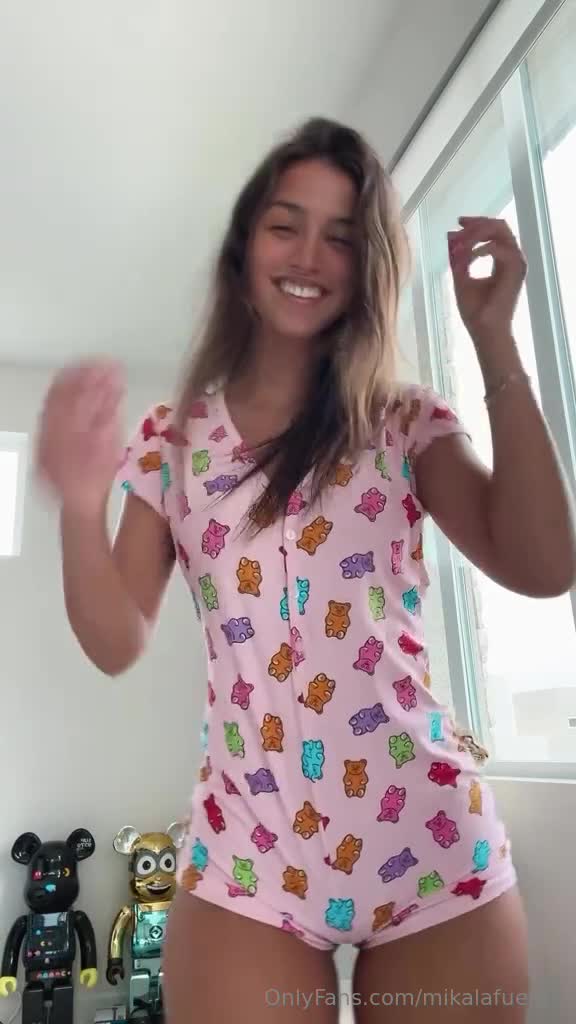 Video 953413 from Mikaela Lafuente / Mika Lafuente