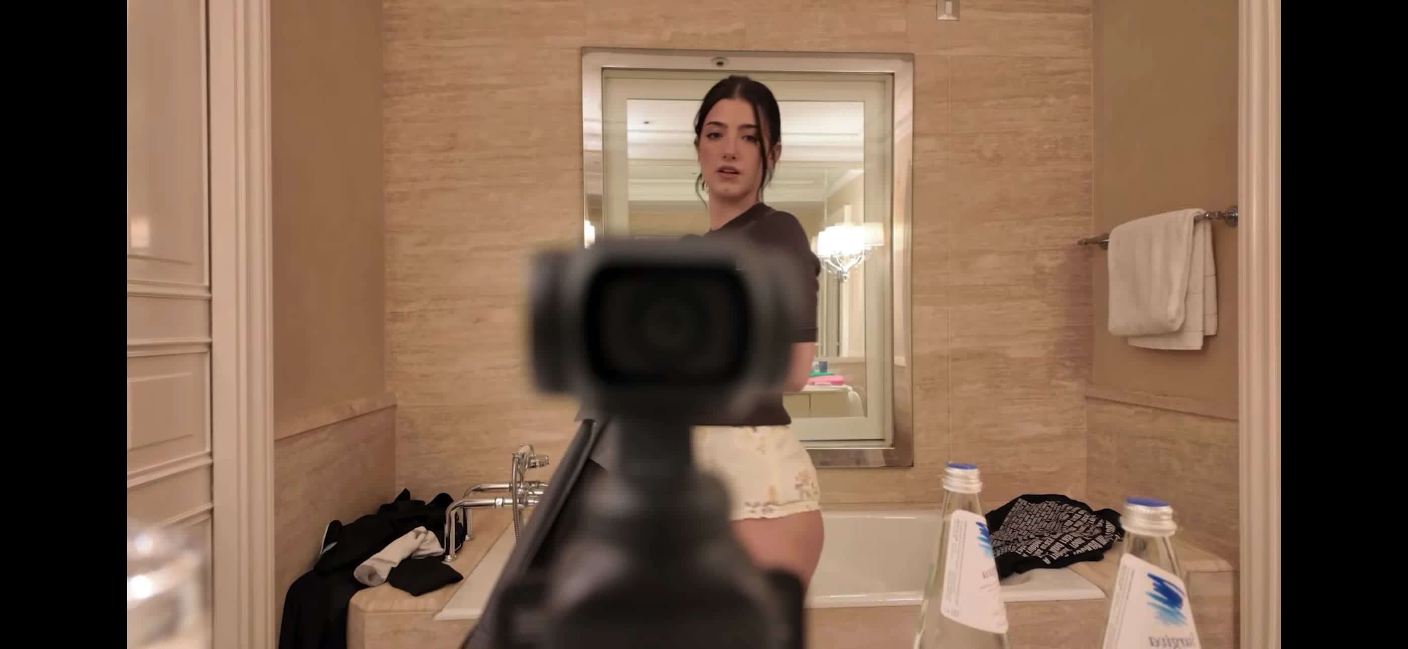 Video 958074 from Charli D'Amelio / Charli Damelio