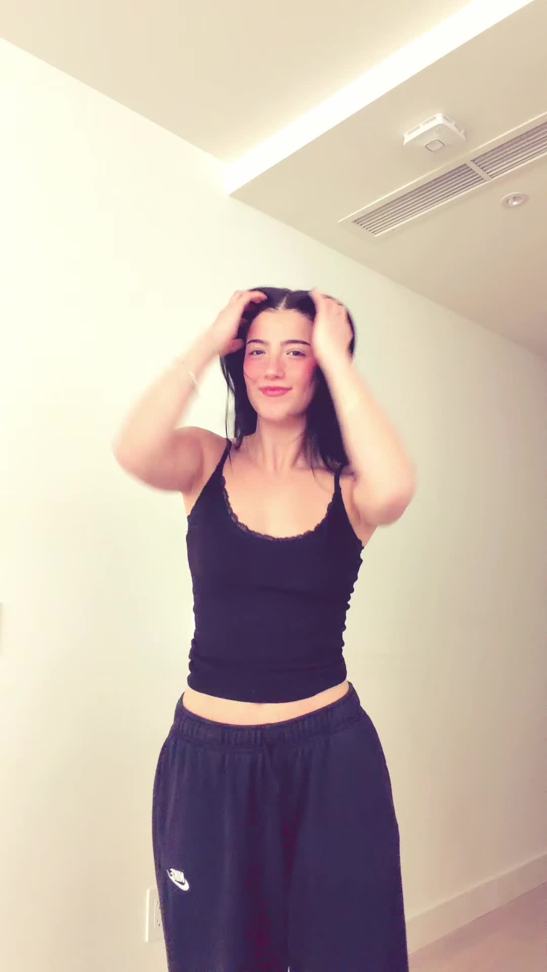 Video 958081 from Charli D'Amelio / Charli Damelio