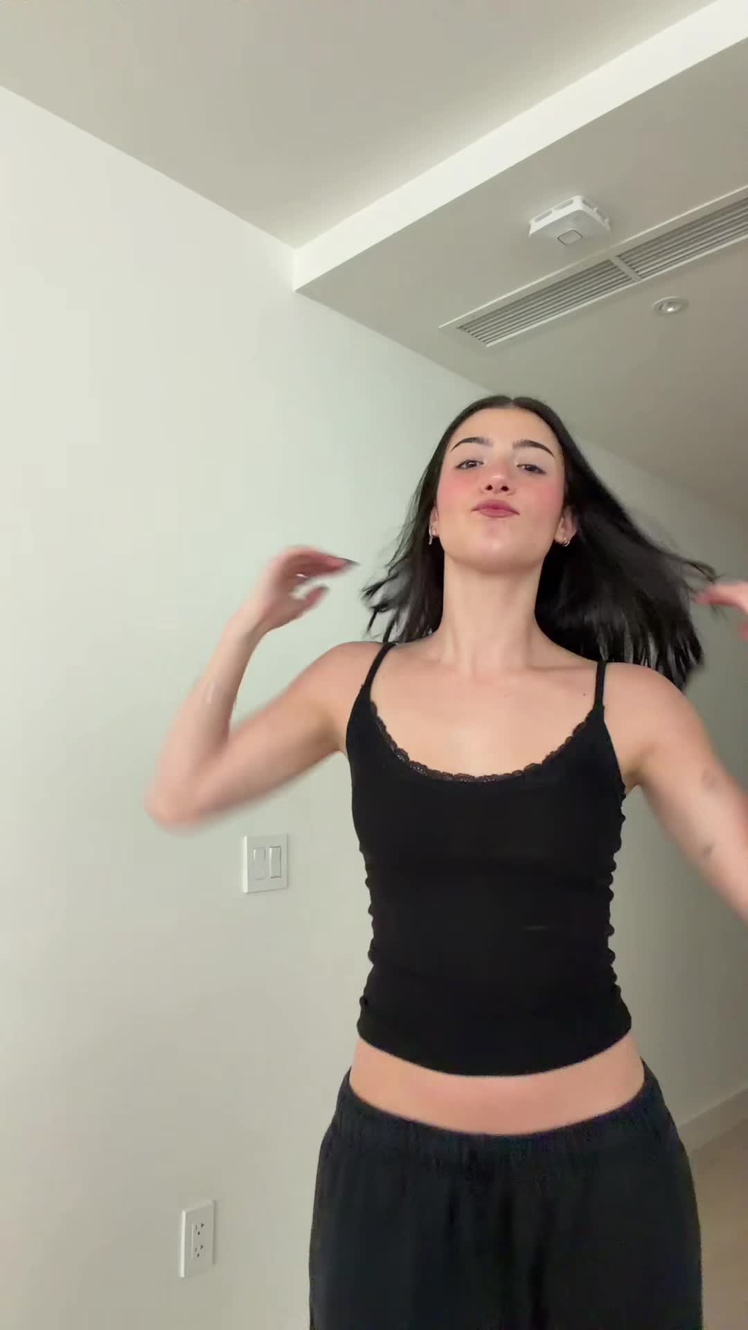 Video 958082 from Charli D'Amelio / Charli Damelio