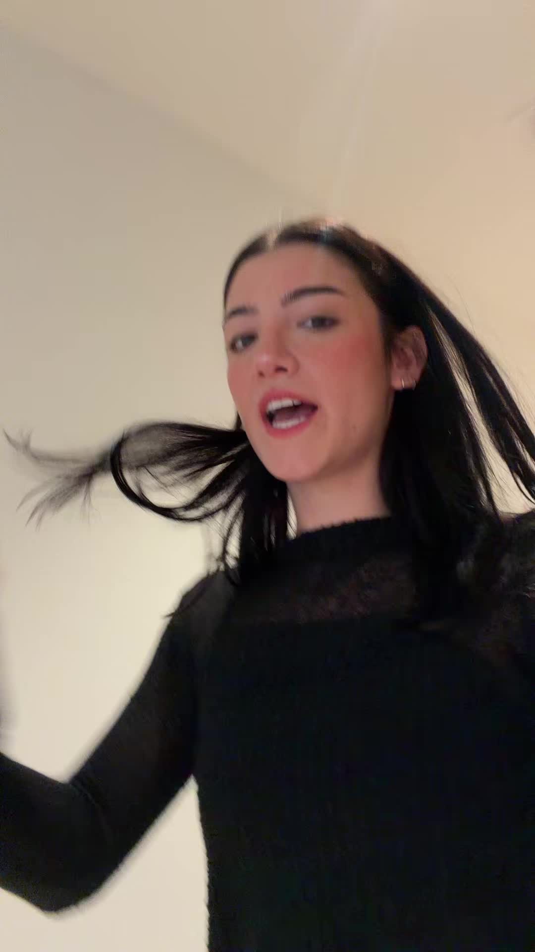 Video 958088 from Charli D'Amelio / Charli Damelio