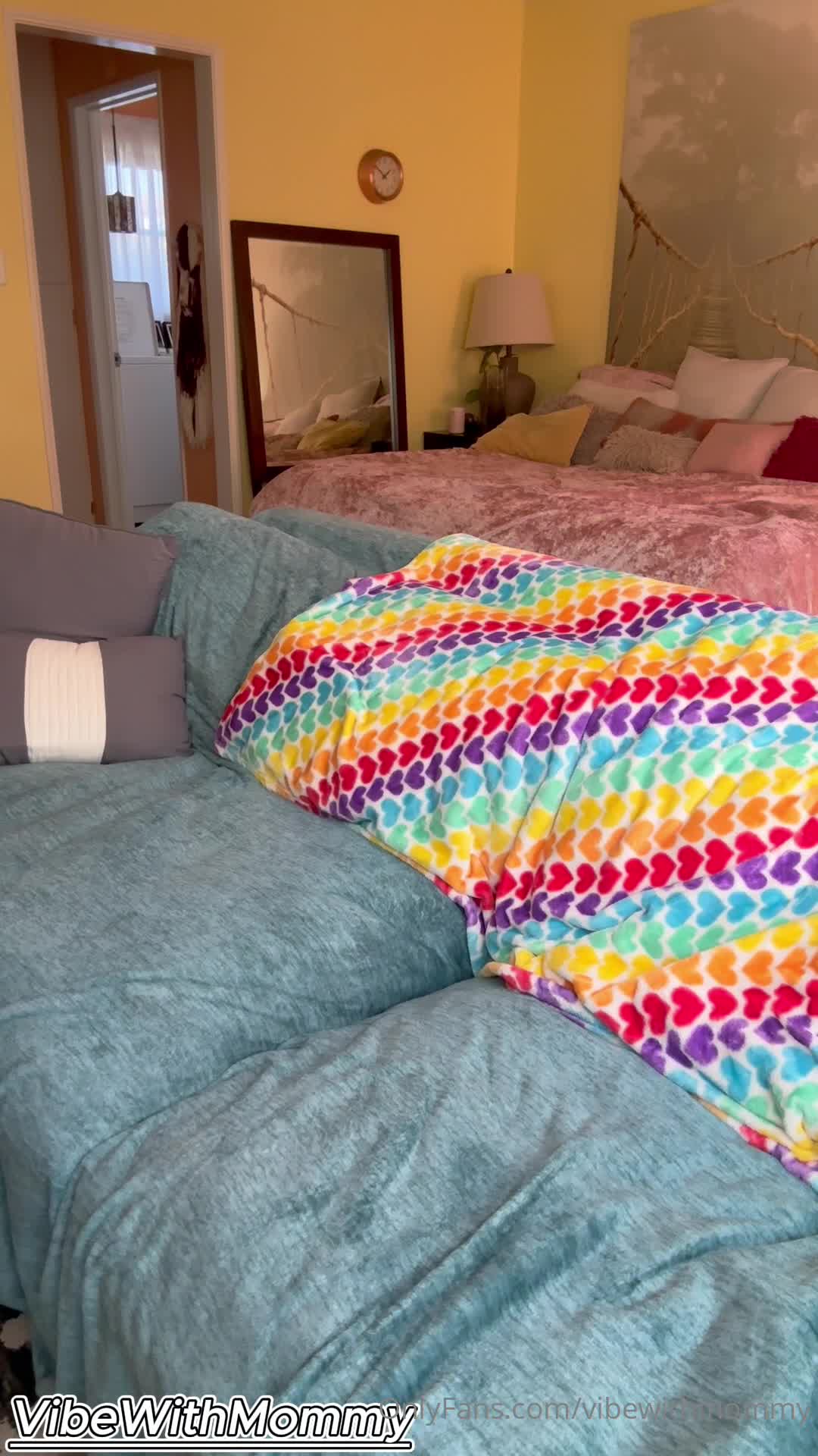 Video 969275 from VibeWithMommy