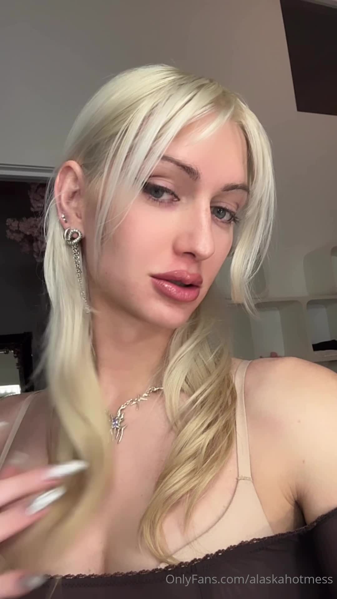 Video 1025568 from AlaskaHotmess | goddess-alaska