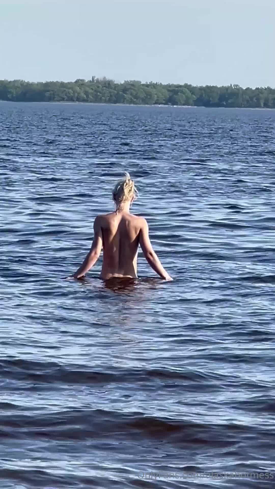 Video 1025586 from AlaskaHotmess | goddess-alaska