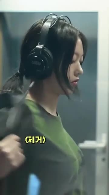 Video 1028985 from Haerin / NewJeans