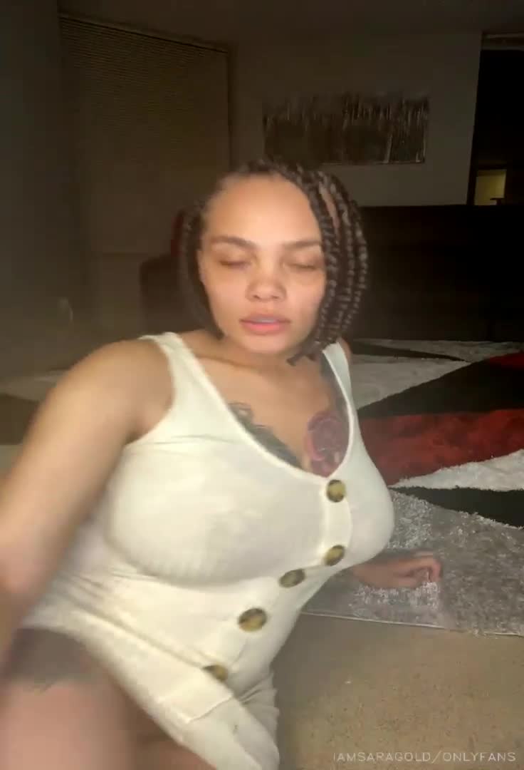 Video 1038746 from Sara Gold / iamsaragold