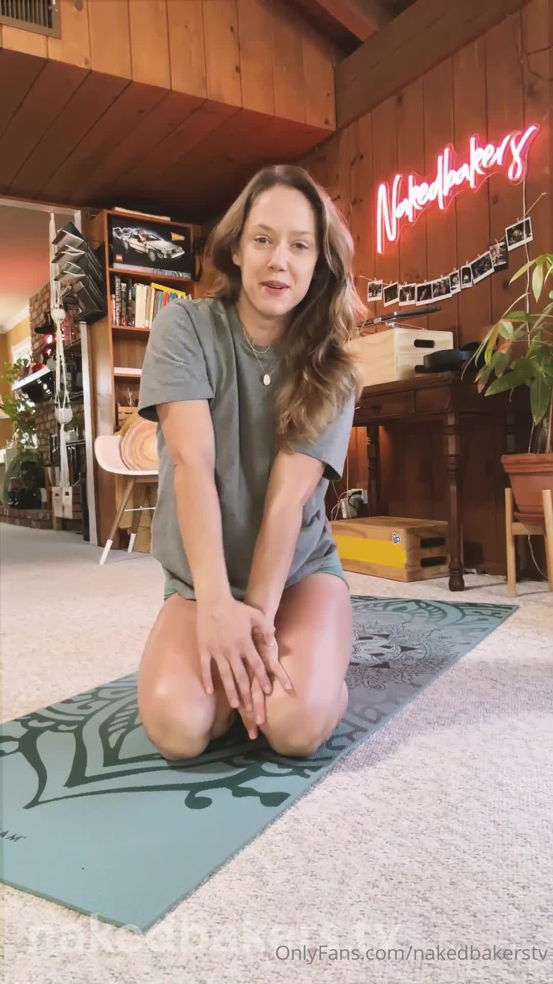Video 1040890 from Naked Bakers