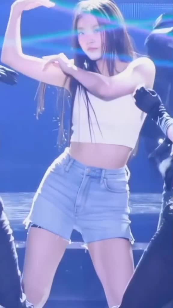 Video 1043515 from Haerin / NewJeans