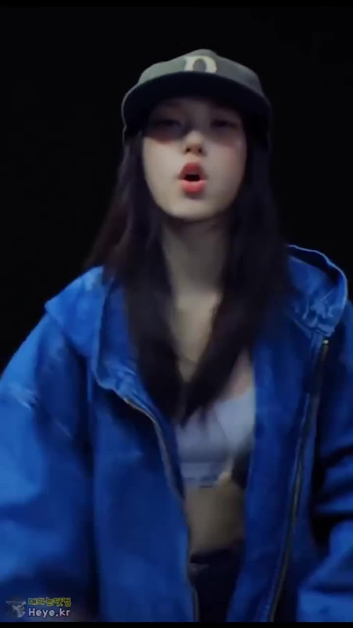 Video 1043534 from Haerin / NewJeans